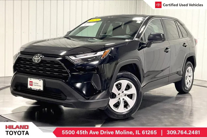 2024 Toyota RAV4 LE photo 1