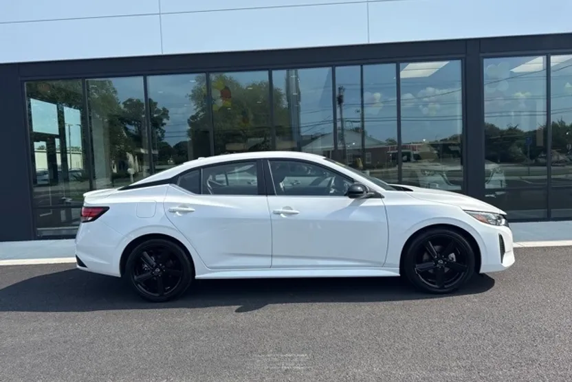 2024 Nissan Sentra SR photo 1