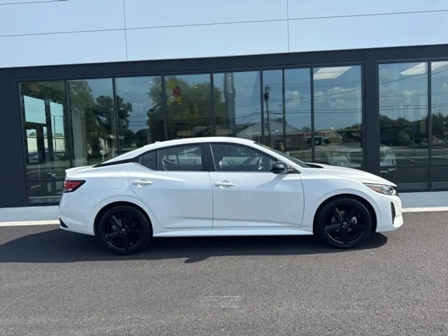 2024 Nissan Sentra SR photo 1