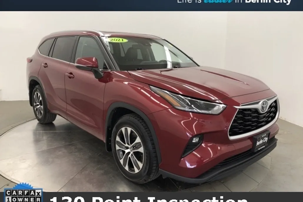 2021 Toyota Highlander XLE photo 1