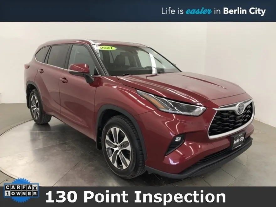 2021 Toyota Highlander XLE photo 1