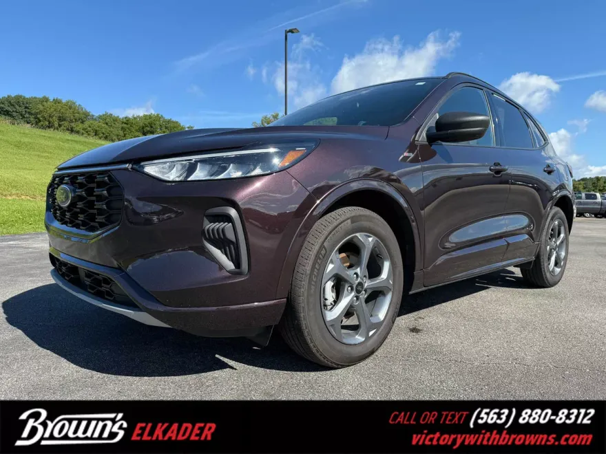 2023 Ford Escape ST-Line photo 1