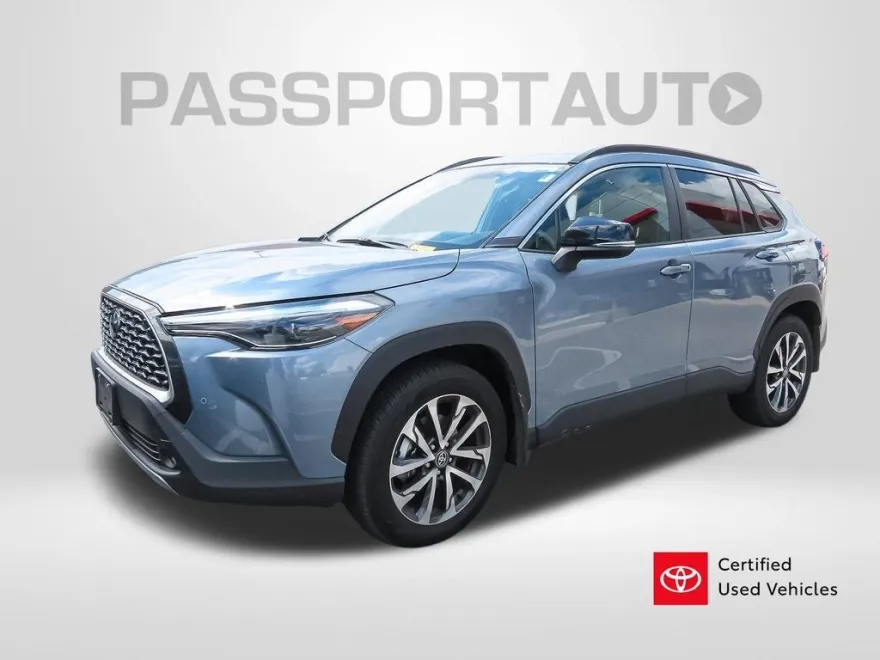 2025 Toyota Corolla Cross XLE photo 1