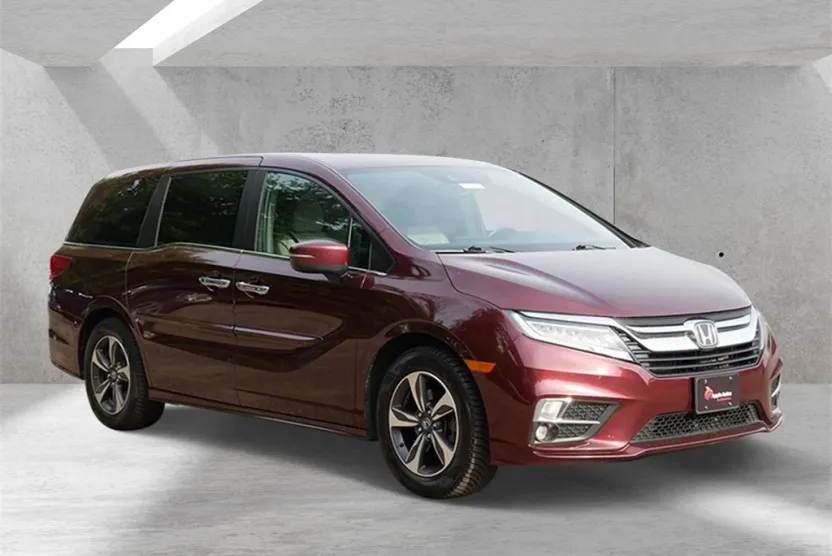 2019 Honda Odyssey Touring photo 1