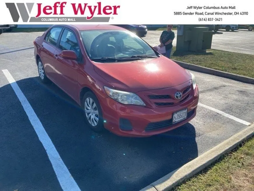 2012 Toyota Corolla LE photo 1