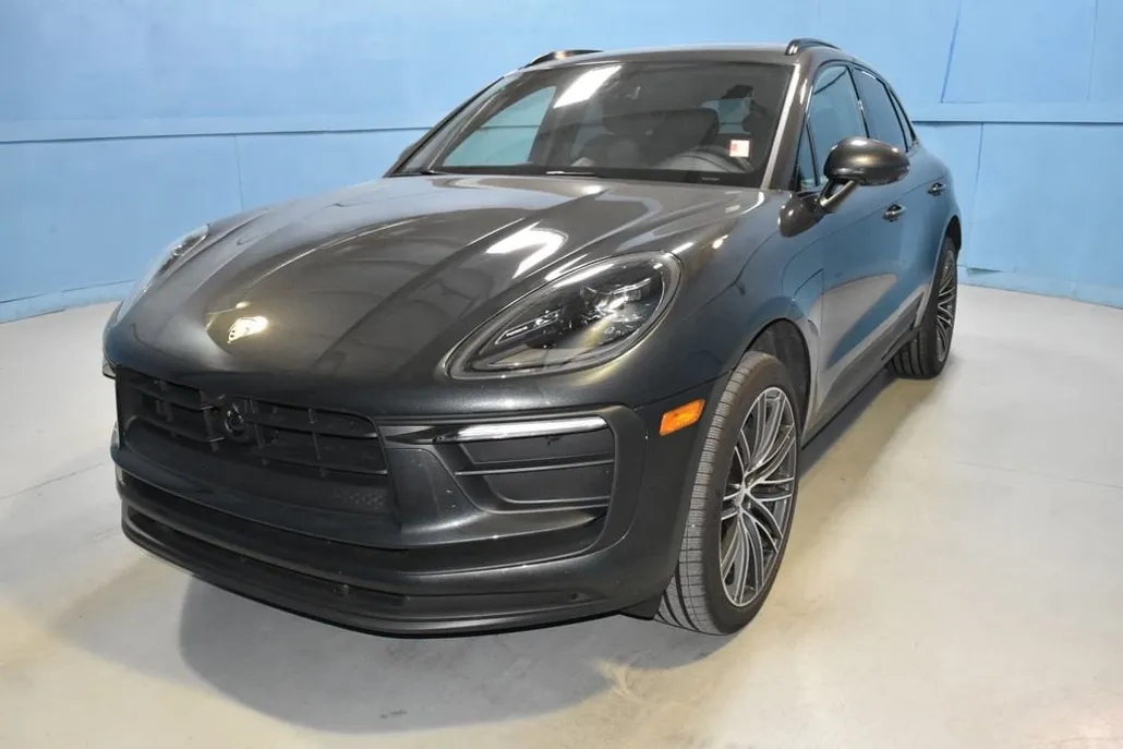 2025 Porsche Macan Base photo 1