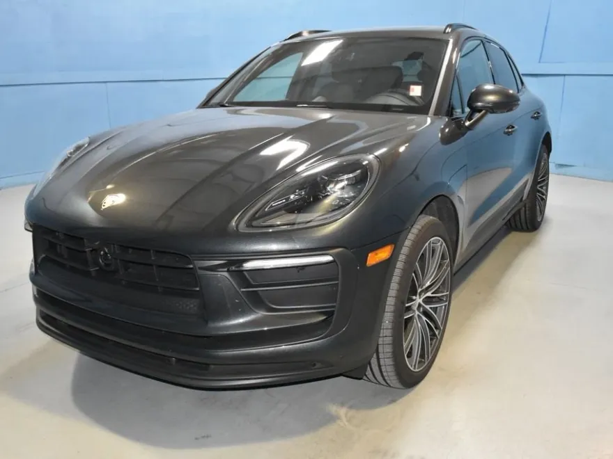 2025 Porsche Macan Base photo 1