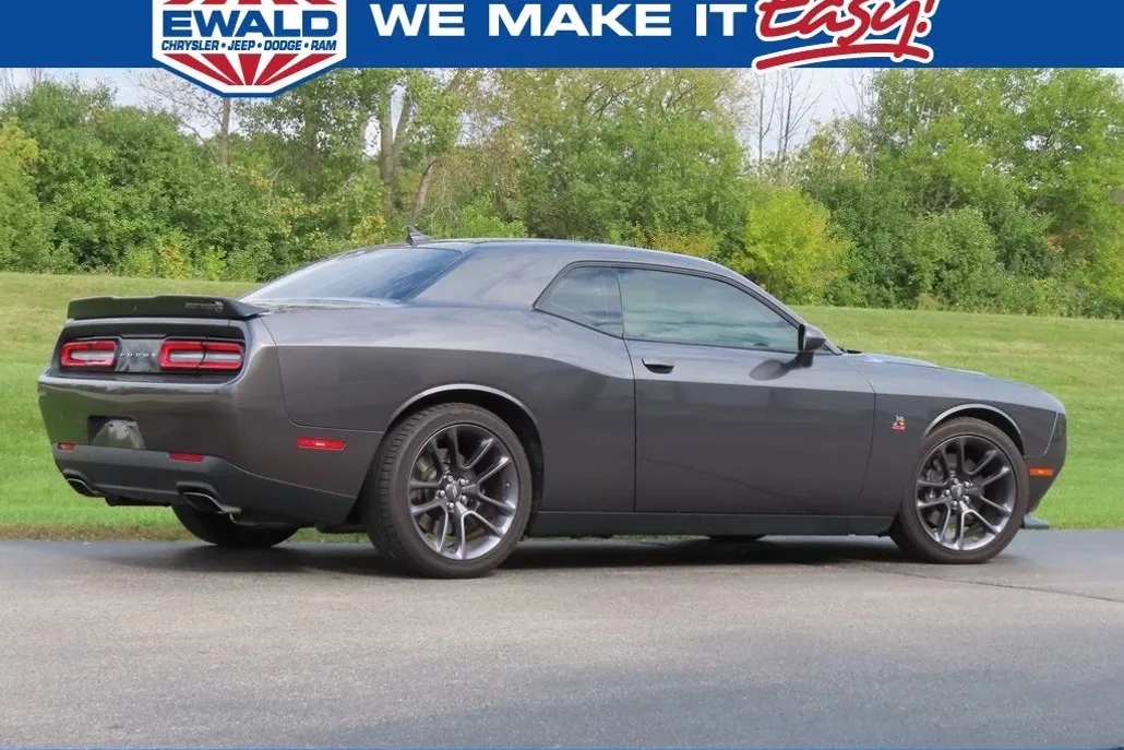 2023 Dodge Challenger R/T Scat Pack photo 1