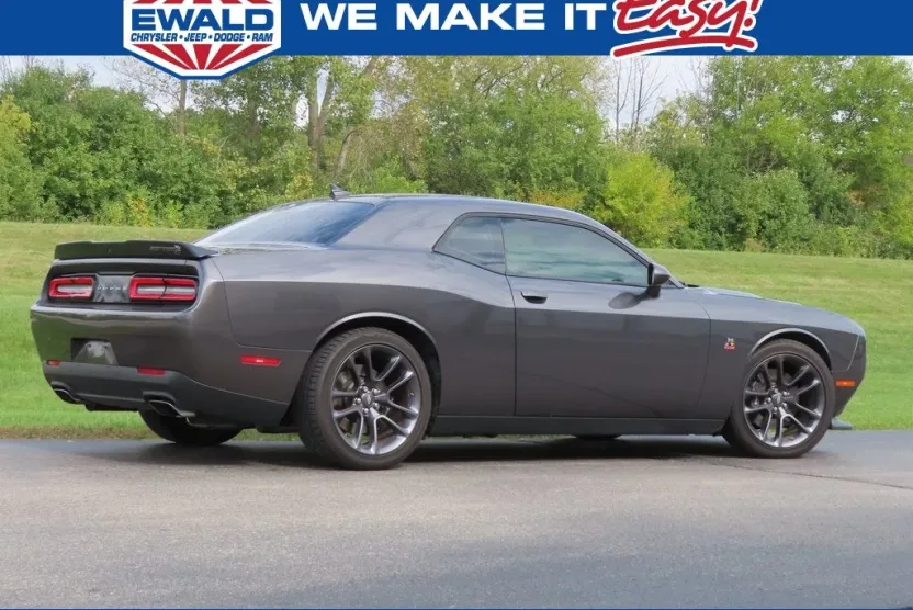 2023 Dodge Challenger R/T Scat Pack photo 1
