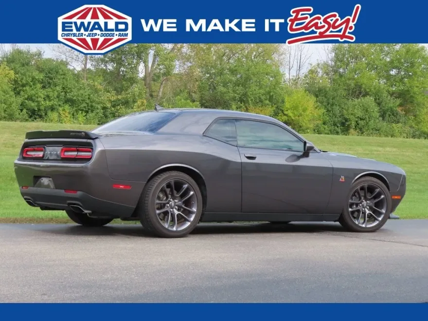 2023 Dodge Challenger R/T Scat Pack photo 1
