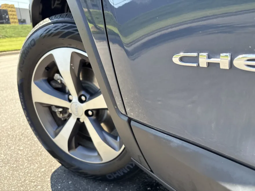 2021 Jeep Cherokee Limited Sport photo 1