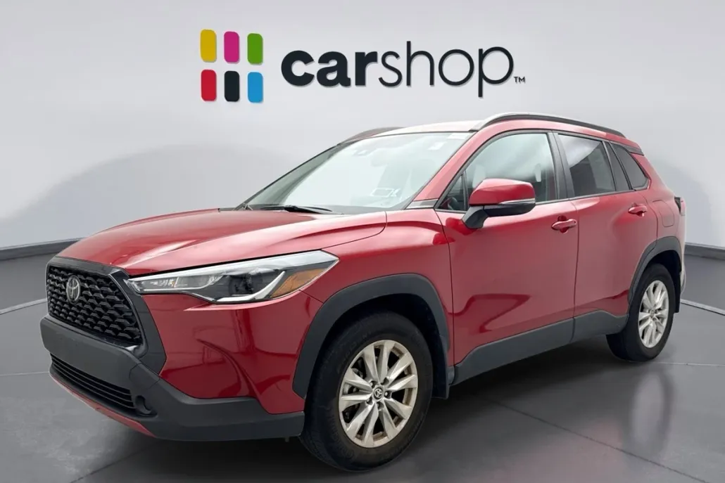 2022 Toyota Corolla Cross LE photo 1