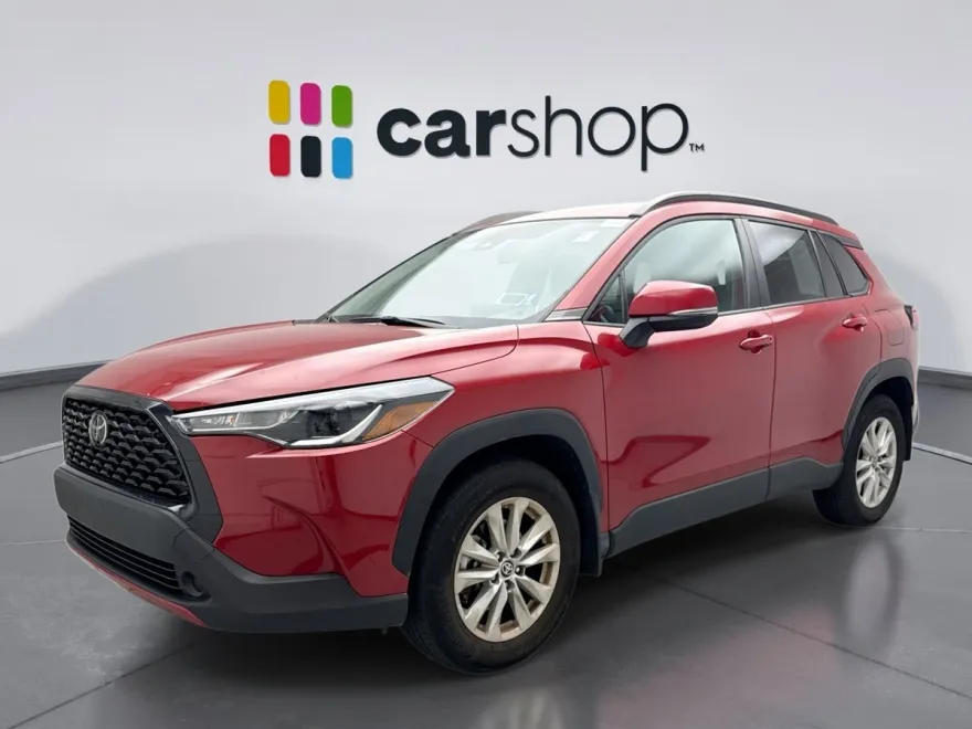 2022 Toyota Corolla Cross LE photo 1