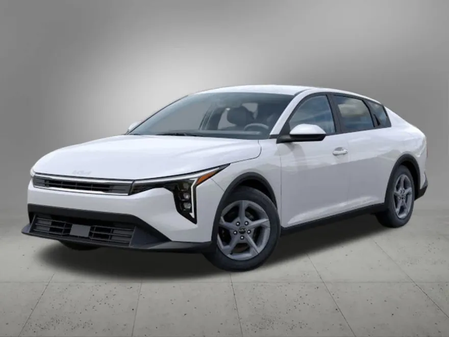 2025 Kia K4 LXS photo 1