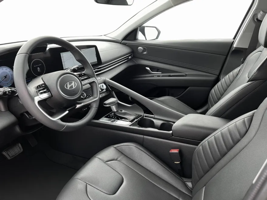 2025 Hyundai Elantra Limited photo 1