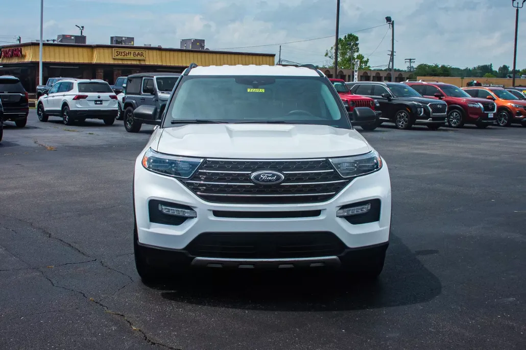 2023 Ford Explorer XLT photo 1
