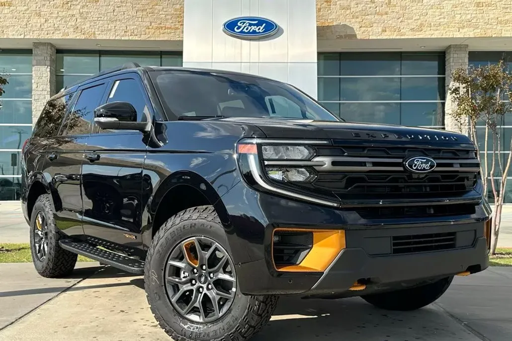 2025 Ford Expedition photo 1