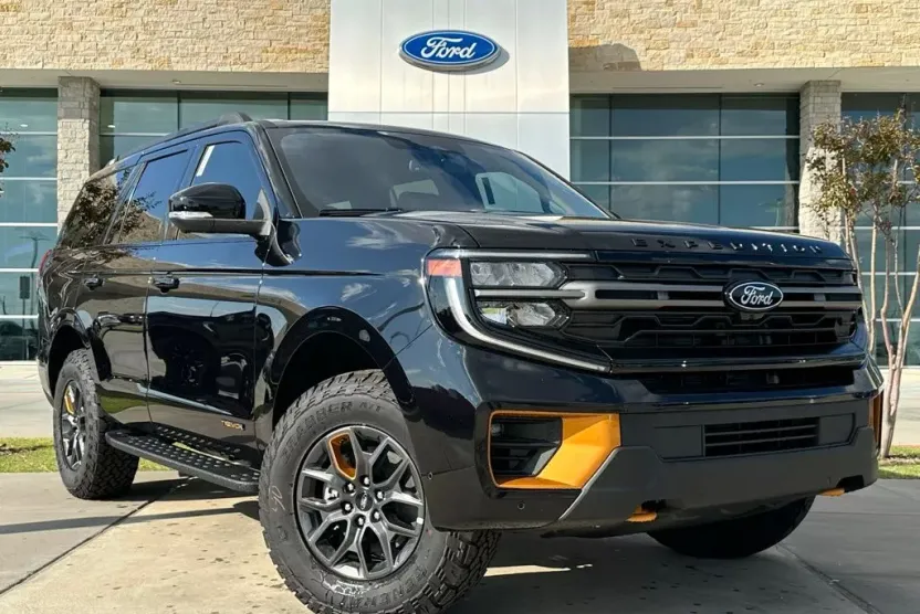 2025 Ford Expedition photo 1