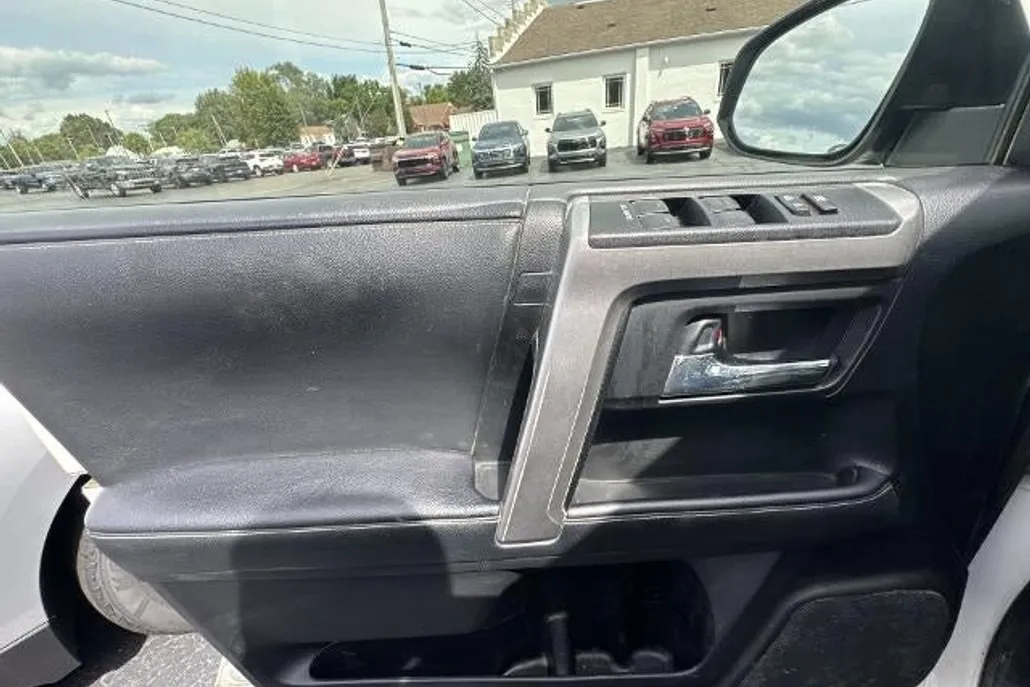 2021 Toyota 4Runner SR5 4WD photo 1