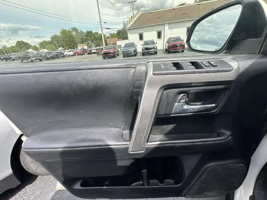 2021 Toyota 4Runner SR5 4WD photo 1