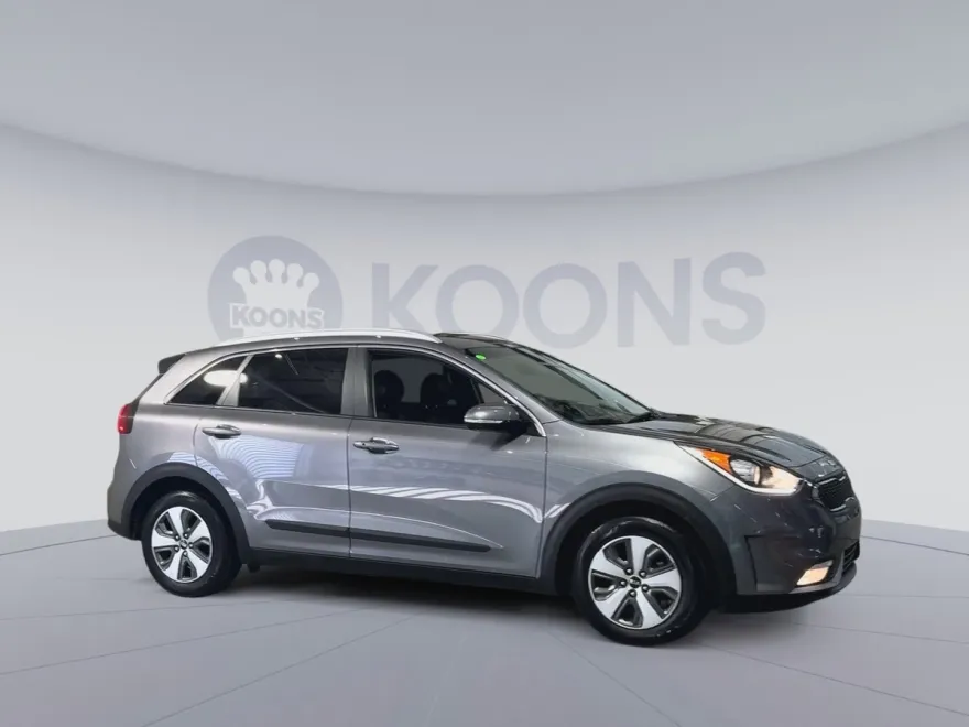 2017 Kia Niro EX photo 1