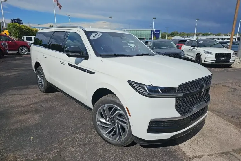 2025 Lincoln Navigator L Reserve photo 1