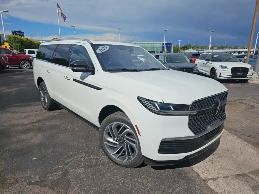 2025 Lincoln Navigator L Reserve photo 1