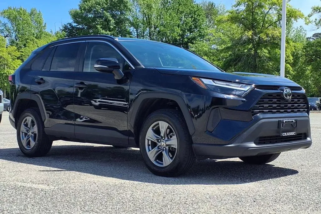 2024 Toyota RAV4 XLE photo 1
