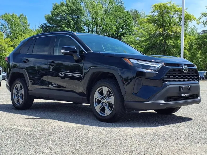 2024 Toyota RAV4 XLE photo 1