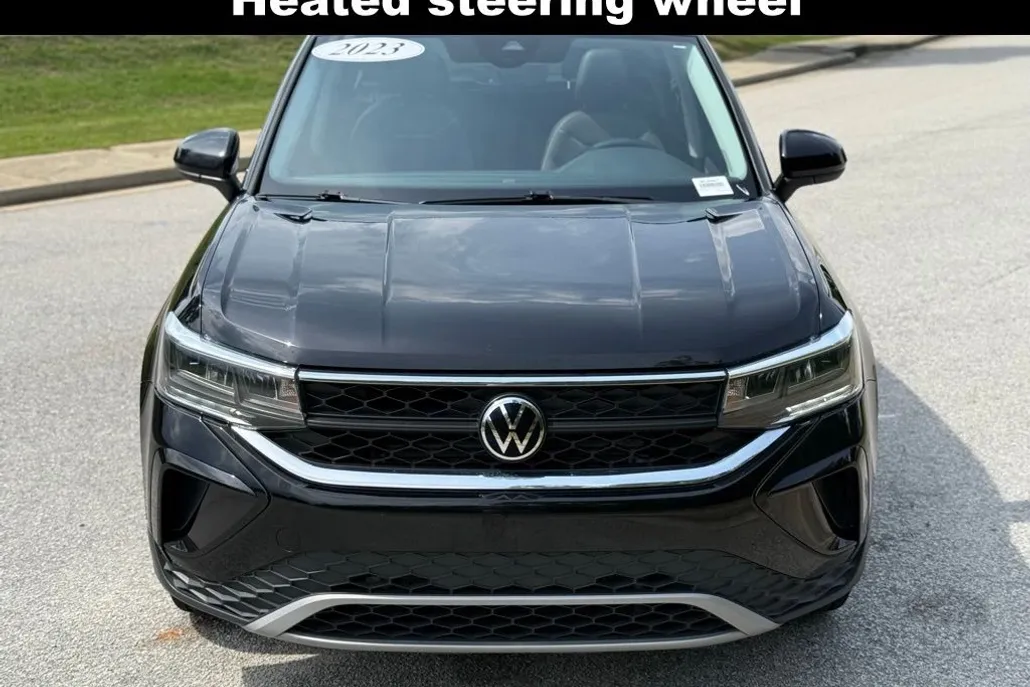 2023 Volkswagen Taos SE photo 1