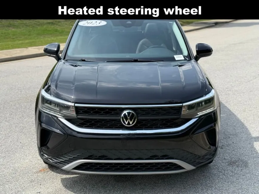 2023 Volkswagen Taos SE photo 1