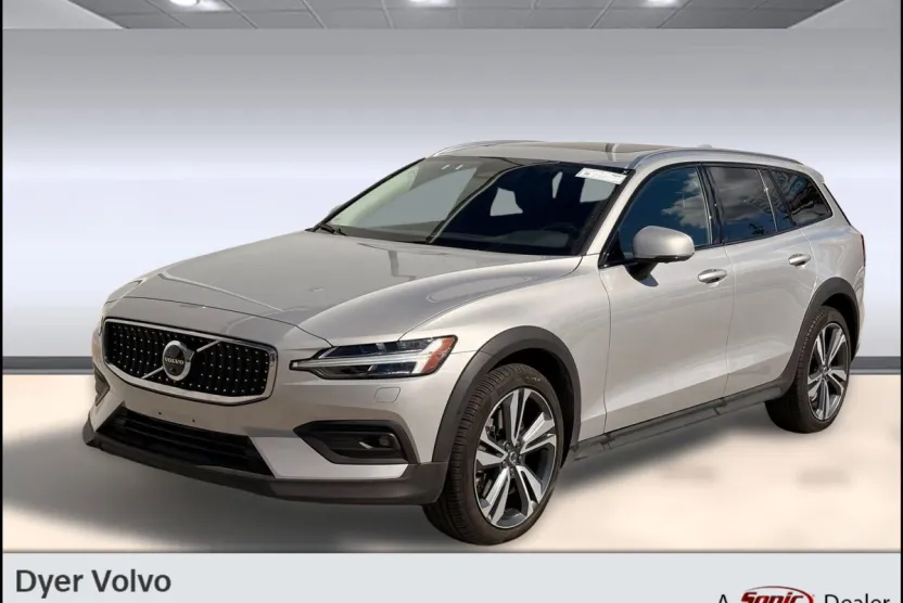 2025 Volvo V60 Cross Country Plus photo 1