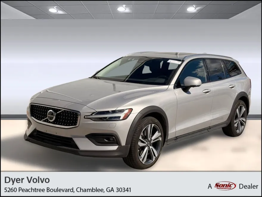 2025 Volvo V60 Cross Country Plus photo 1