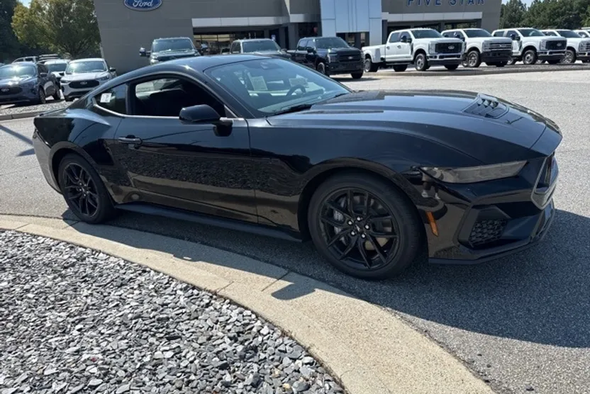 2025 Ford Mustang GT photo 1