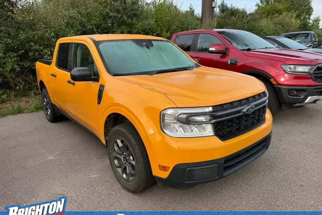 2022 Ford Maverick XLT photo 1