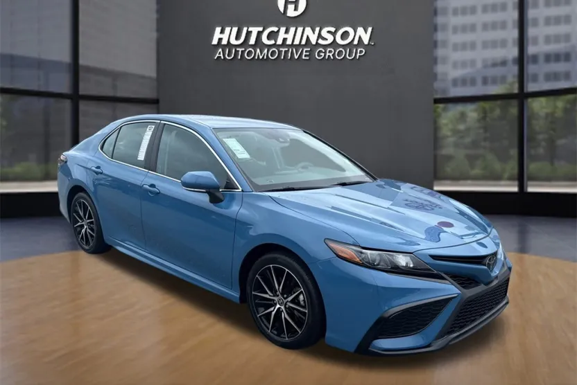 2023 Toyota Camry SE photo 1
