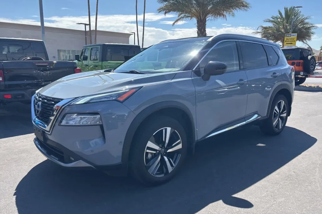 2022 Nissan Rogue SL photo 1