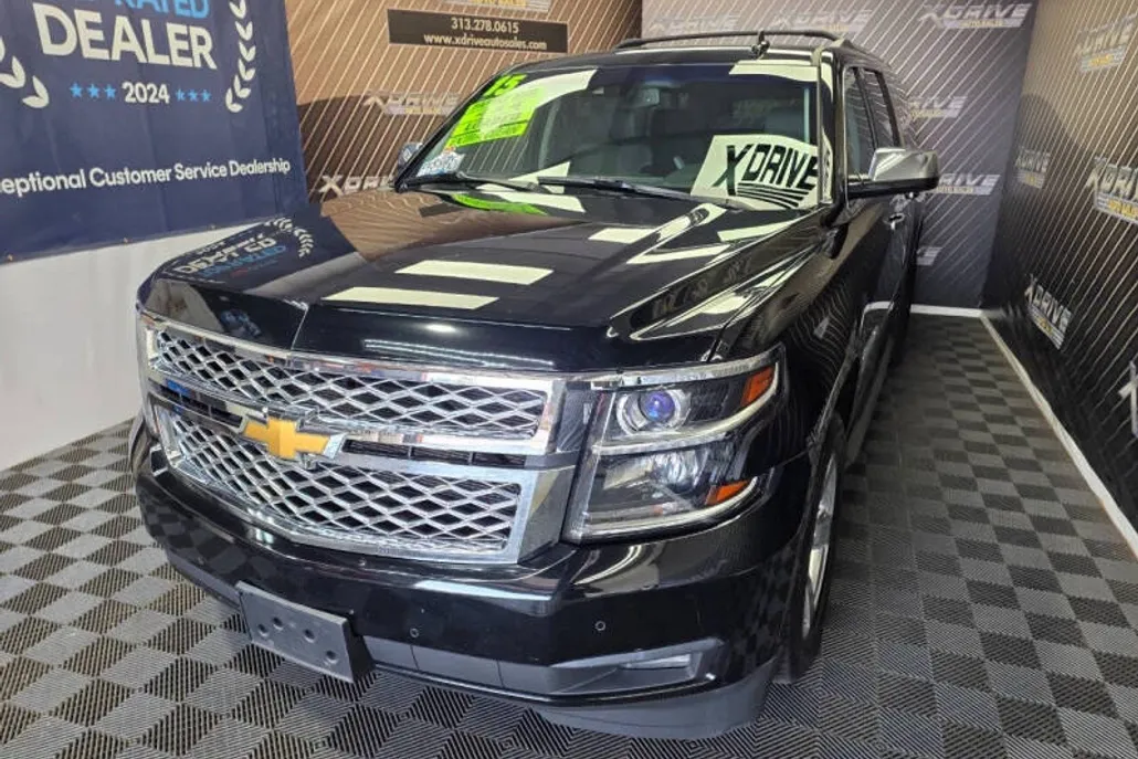 2015 Chevrolet Suburban LT photo 1