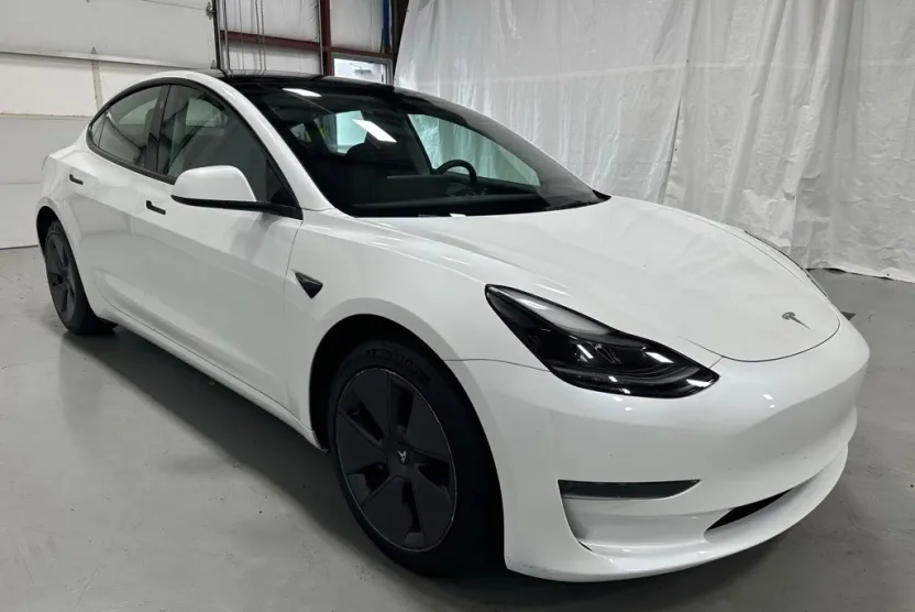 2023 Tesla Model 3 photo 1