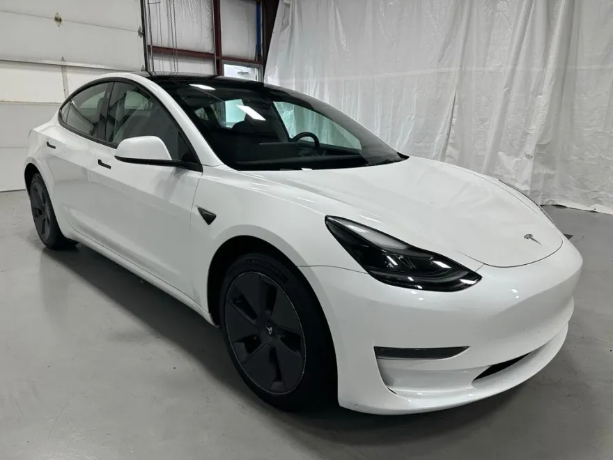 2023 Tesla Model 3 photo 1