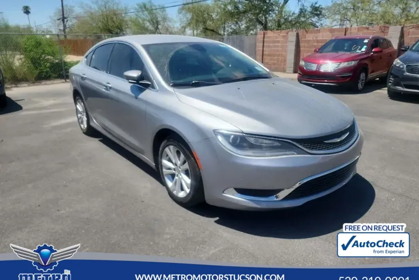 2016 Chrysler 200 Limited photo 1