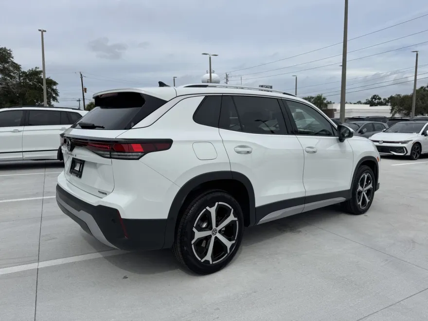 2025 Volkswagen Tiguan SE photo 1