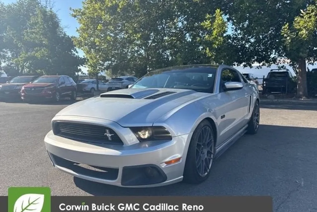 2013 Ford Mustang GT photo 1