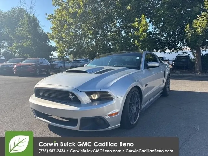 2013 Ford Mustang GT photo 1