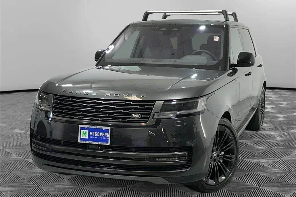 2023 Land Rover Range Rover SE photo 1