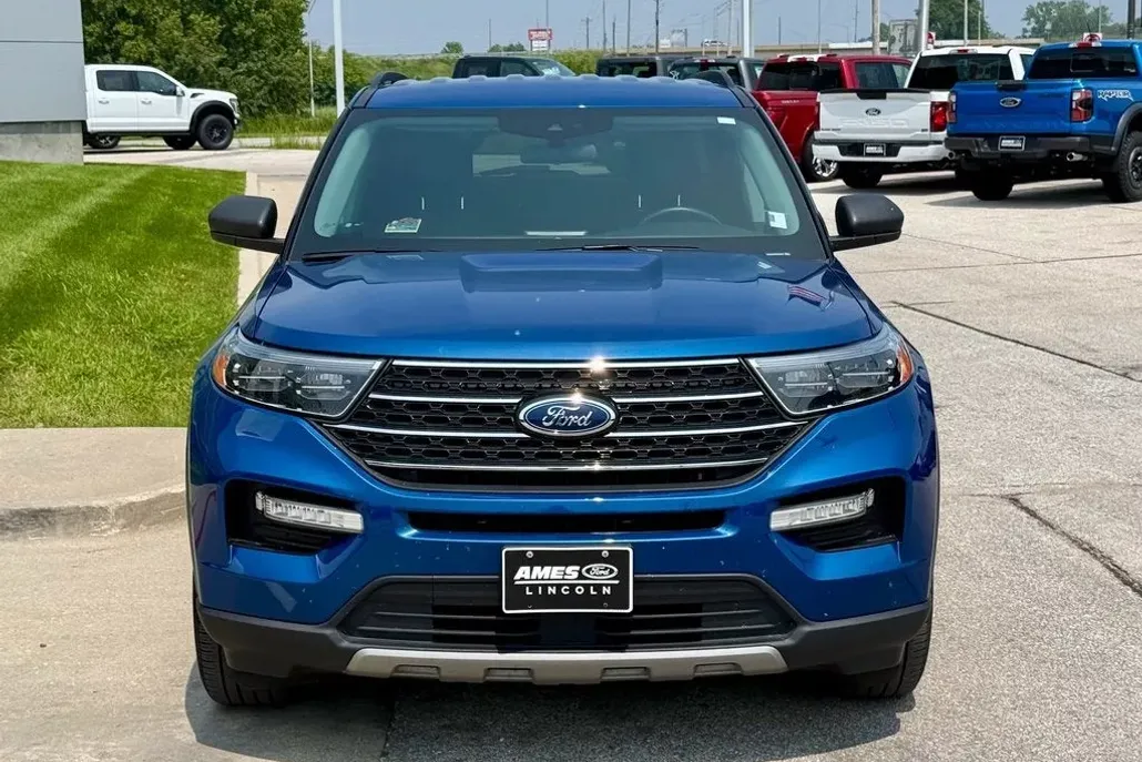 2022 Ford Explorer XLT photo 1