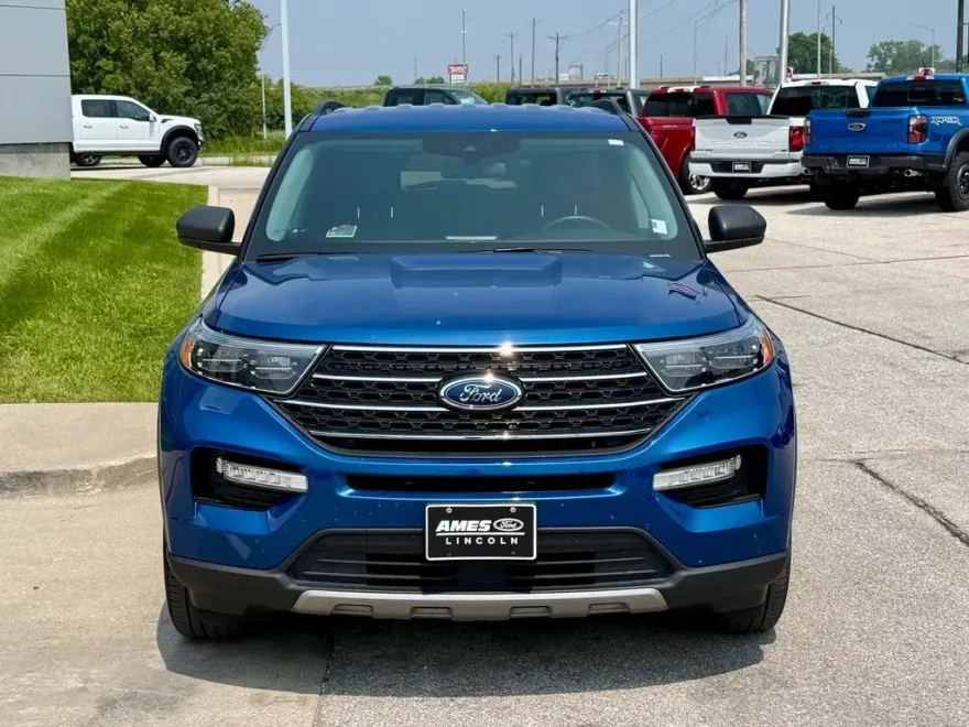 2022 Ford Explorer XLT photo 1