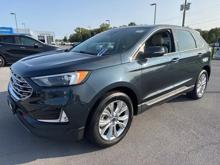 2022 Ford Edge Titanium photo 1