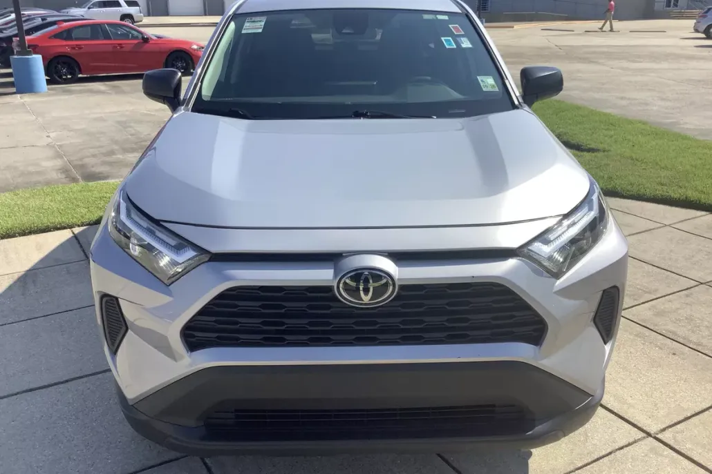 2024 Toyota RAV4 LE photo 1