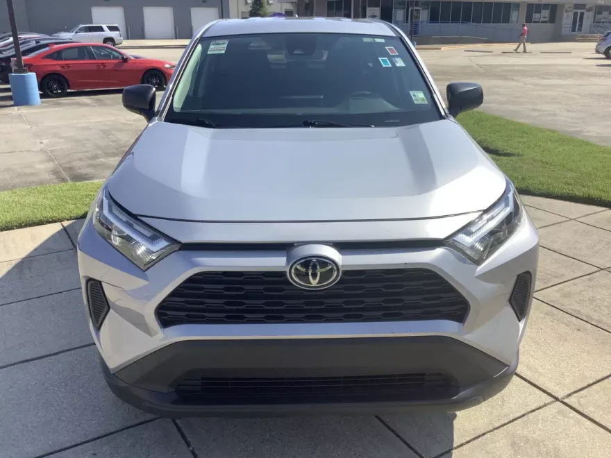 2024 Toyota RAV4 LE photo 1